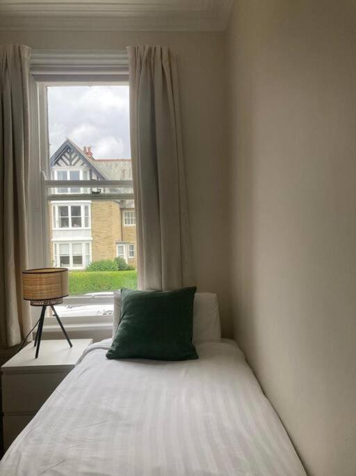 Spacious & Bright 3 Bed Harrogate Apartment Exterior photo